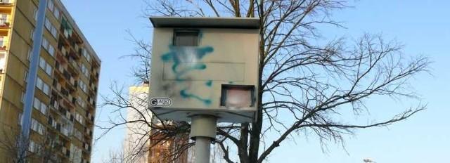 Maszt na fotoradary przy ulicy Poniatowskiego w Stalowej Woli. Rzadko w nim zamontowany jest fotoradary, dlatego wkrótce maszt zniknie.