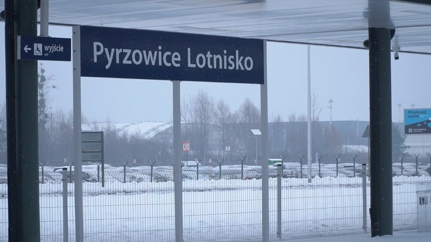 Pojedziecie już pociągiem do lotniska w Pyrzowicach. Koleje Śląskie wystartowały 10 grudnia z połączeniem. Jechaliśmy nim, zobacz WIDEO