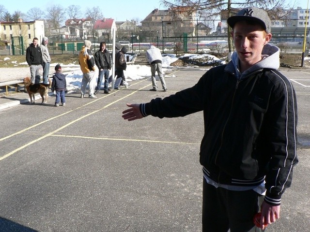 - Nie składamy broni i dalej będziemy walczyć o skatepark - zapewnia Mateusz Szpringer z Trzebiatowa. - To był bardzo dobry pomysł, aby go wybudować na stadionie miejskim. Tu często spotyka się młodzież.