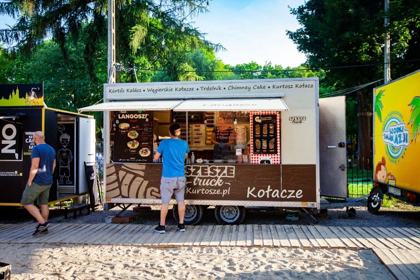 Myślenice. Samochodowe kino i food trucki na początek wakacji 