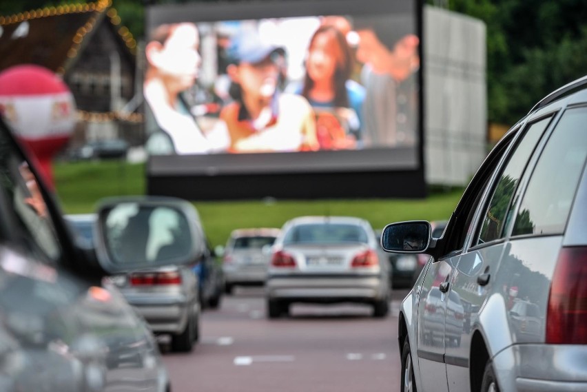 Myślenice. Samochodowe kino i food trucki na początek wakacji 