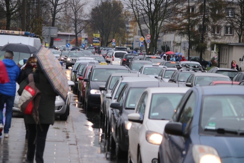 Jadący na Targi Książki utknęli w korkach