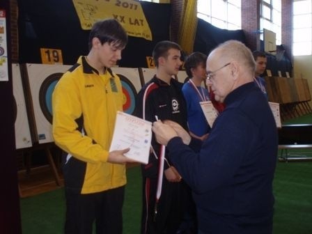 Rafał Wójcik z Włoszczowic wywalczył brązowy medal na mistrzostwach Polski Juniorów Młodszych w łucznictwie.