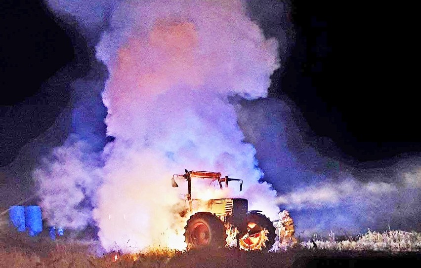 Strażacy gasili traktor
