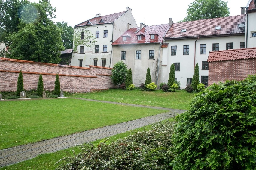 Kraków. Urokliwy KLER-garden z kawą przy Plantach