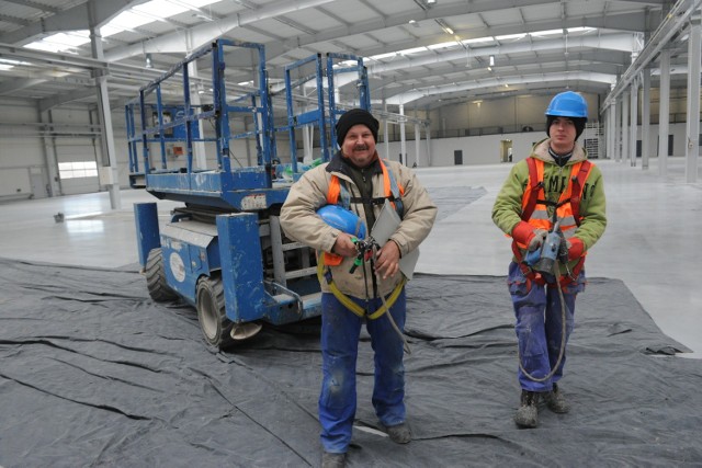 POM z Krapkowic kończy budowę zakładu Kamex w OpoluPOM postawił przy ul. Wschodniej w Opolu halę produkcyjną o powierzchni użytkowej 9112 m kw. wraz z zapleczem biurowym dla Kameksu.