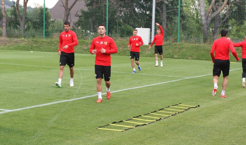 Piłkarze Korony Kielce w czwartek wznowili treningi....