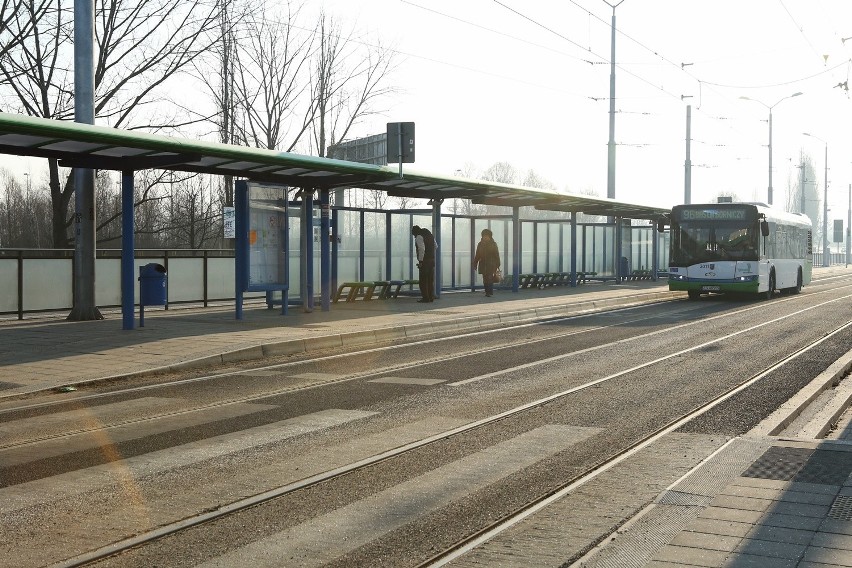 Pęknięte tory na prawobrzeżu. Naprawa potrwa nawet tydzień 