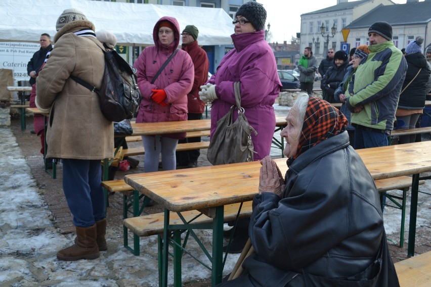 Częstochowa: Wigilia dla ubogich na Starym Rynku [ZDJĘCIA]