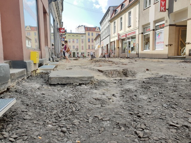 Tak wygląda remont deptaka przy ul. Piłsudskiego w Kluczborku.