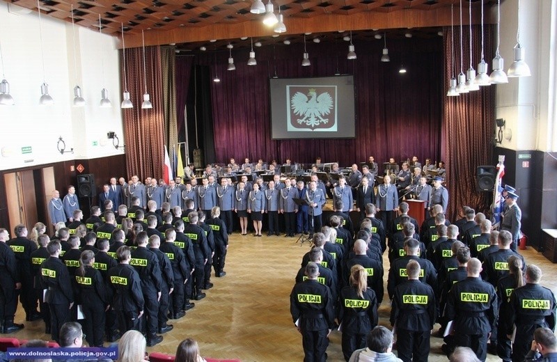 182 nowych policjantów na Dolnym Śląsku [ZDJĘCIA]