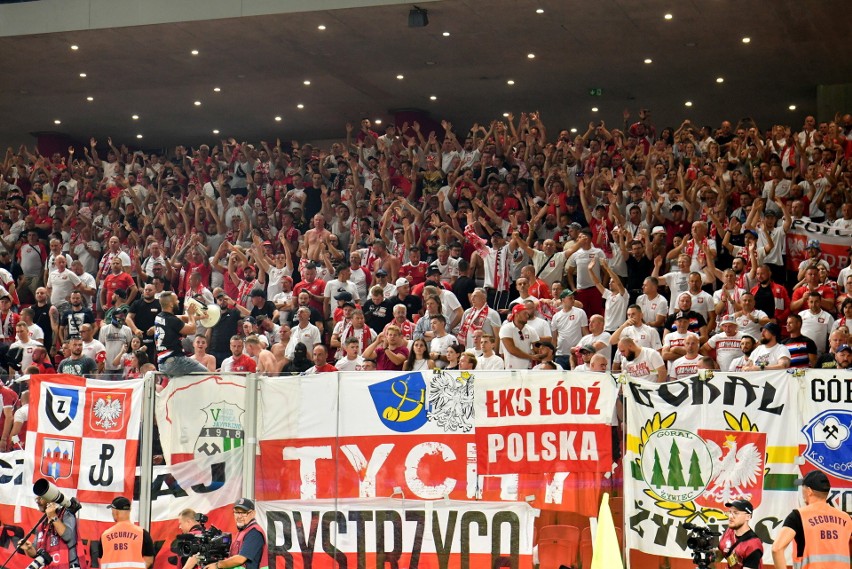 Sektor Polaków na stadionie w Tiranie