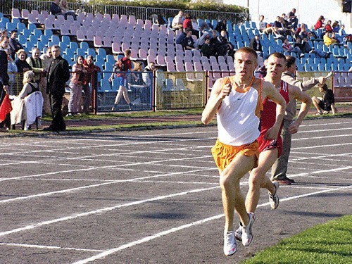 Biegną Piotr Krupa (z przodu) i Grzegorz Sitek