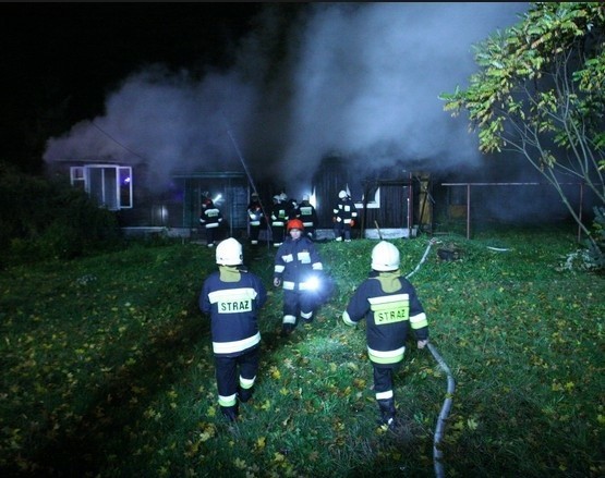 Nocny pożar pod Brzezinami. Nie żyje mężczyzna