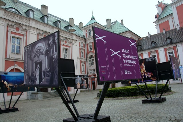 Dziedziniec przed urzędem miasta już nie jest parkingiem. Teraz służy kulturze