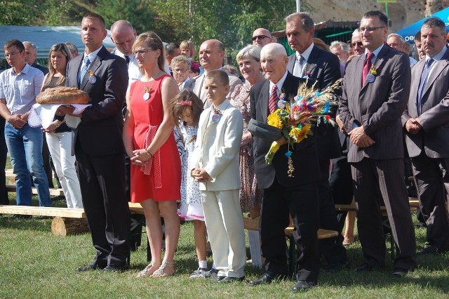 Uroczystości dożynkowe odbyły się na boisku w Dąbrówce Słupskiej.