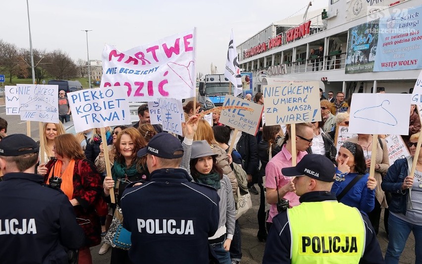 Protesty podczas wizyty premier Beaty Szydło w Szczecinie