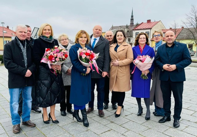 Mocne poparcie dla Damiana Szpaka na rynku w Rakowie. Więcej na kolejnych zdjęciach