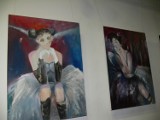 Anielskie oblicza na ścianie galerii w Tarnobrzegu