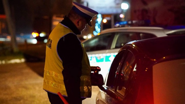 Policjanci zatrzymali w miejscowości Frącki kompletnie pijanego kierowcę