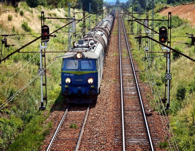 Rozkłady jazdy pociągów dla stacji Koszalin i Białogard  w czwartek w Głosie Koszalińskim