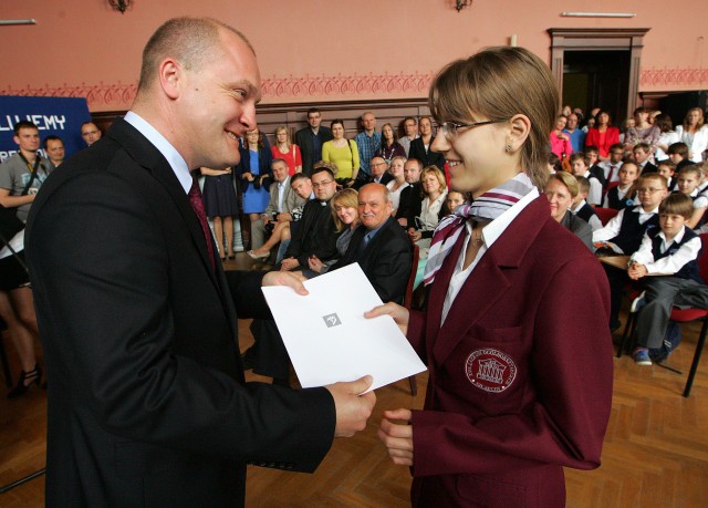 Nagrody Prezydenta Miasta Szczecin, przyznawane są uczniom szczecińskich szkół za wybitne osiągnięcia w zakresie wiedzy i umiejętności z przedmiotów, znajdujących się w programie nauczania.