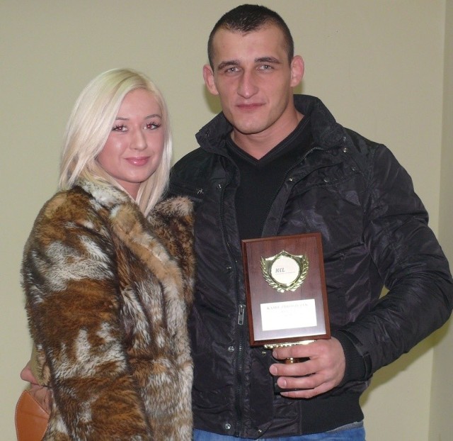 Kamil Zbroszczyk z KKL Kielce będzie walczył o minimum na igrzyska w Londynie. Na zdjęciu ze swoją dziewczyną Pauliną.