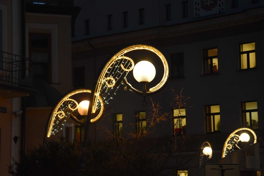 Zakopane na święta. Miasto błyszczy pięknymi iluminacjami [ZDJĘCIA]