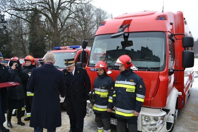 Nowe samochody strażackie otrzymały m.in. jednostki z...