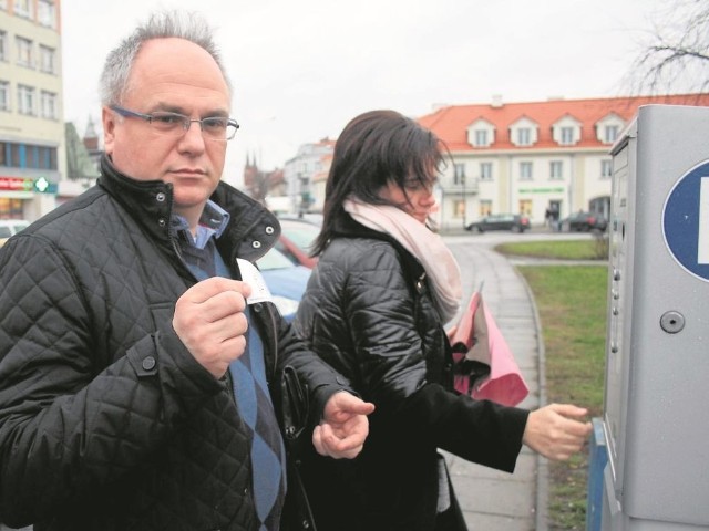 - Parkowanie w soboty za darmo? Jestem za. Na tym na pewno skorzystają kierowcy - mówi Jarosław Łuczko/