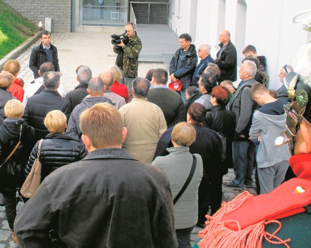 Prezydent w roli przewodnika? Dlaczego nie! Na spotkanie z głogowską historią przyszedł tłum osób. I warto było...