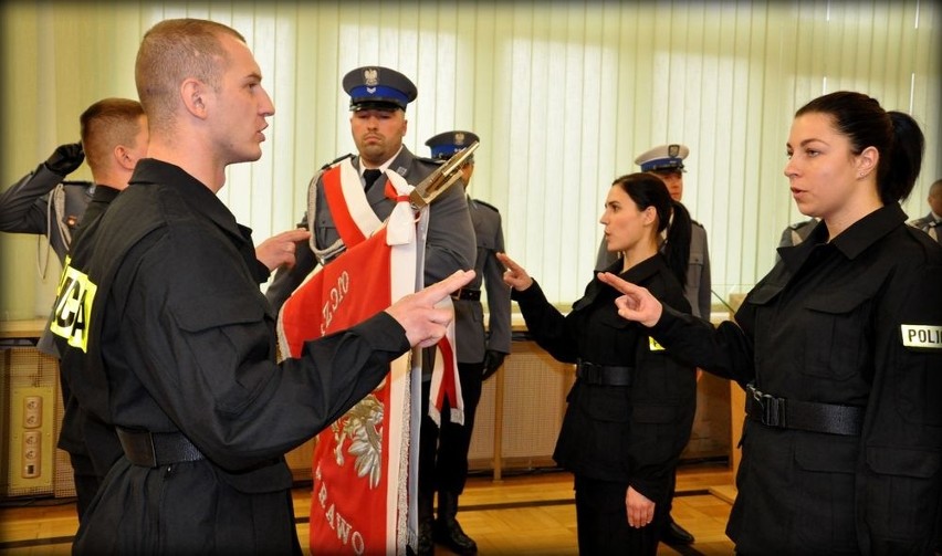 Ślubowanie nowo przyjętych policjantów.