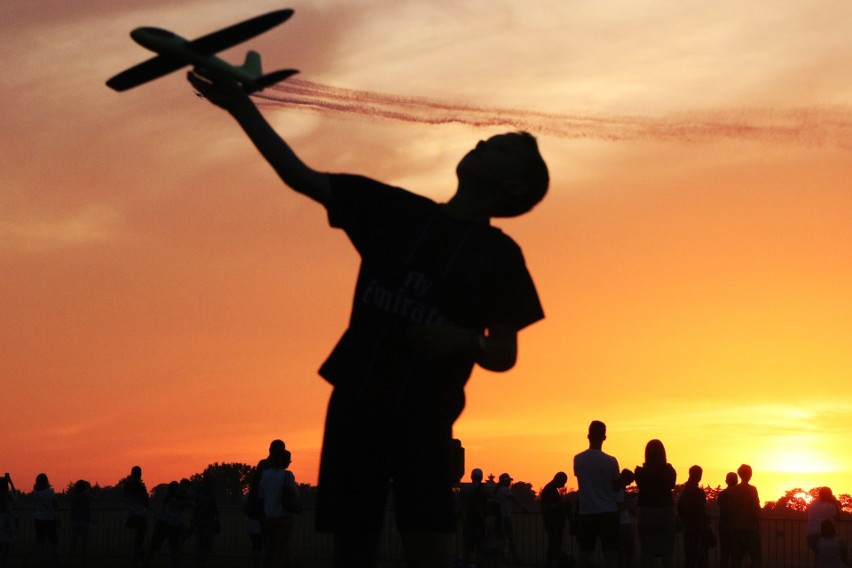 Air Festival Świdnik. Taniec Biało - Czerwonych Iskier na niebie [ZDJĘCIA, WIDEO]