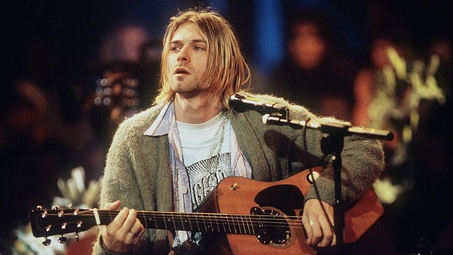 Kurt Cobain podczas słynnego koncertu zrealizowanego w cyklu "MTV Unplugeed".