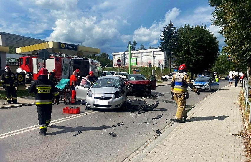 Limanowa. Jedna osoba w szpitalu po zderzeniu dwóch samochodów
