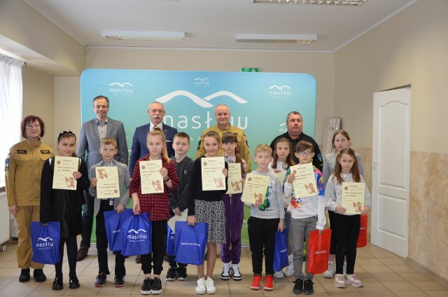 Uczniowie szkół podstawowych z terenu gminy Masłów przystąpili do eliminacji gminnych Ogólnopolskiego Turnieju Wiedzy Pożarniczej.