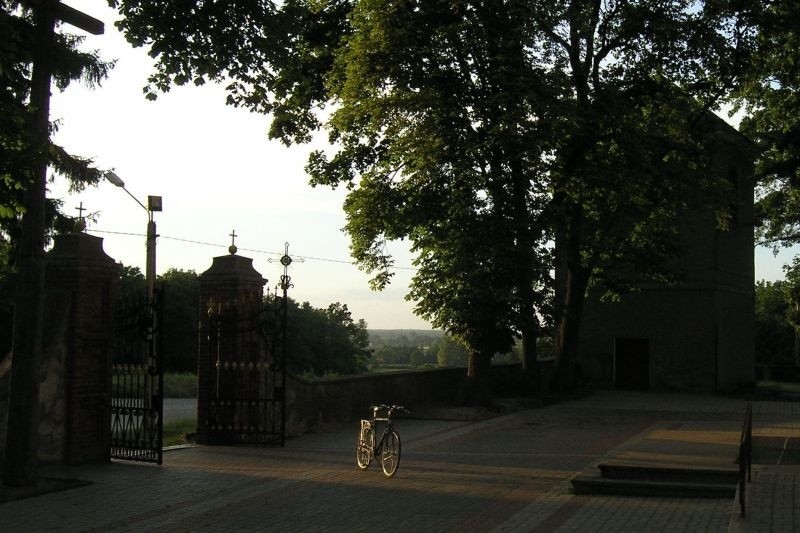 Sprzed kościoła w Kowali rozpościera się piękny widok.