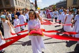 Białystok. Uroczystości Bożego Ciała. Wierni przeszli ulicami miasta (zdjęcia, wideo)