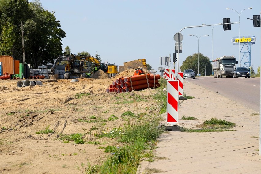 Przy skrzyżowaniu al. Jana Pawła II z Narodowych Sił...