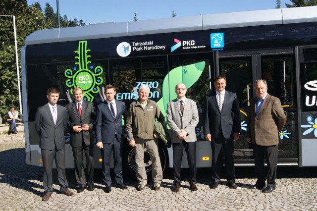 Wczoraj elektryczny autobus  testował burmistrz Zakopanego i dyrektor TPN