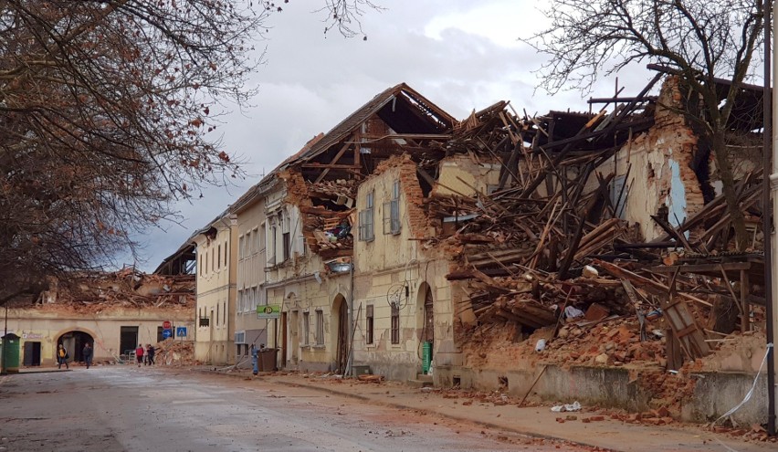 Zniszczenia po trzęsieniu ziemi w Chorwacji. Z Olesna do...