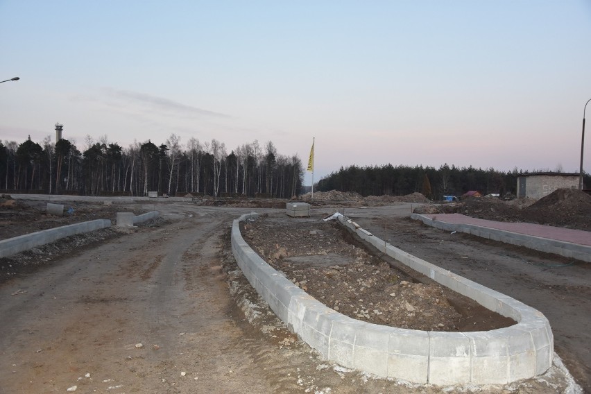 Rondo przy Szkolnej i Iglastej w Starachowicach nie będzie gotowe w tym roku. Przedłużono termin zakończenia prac