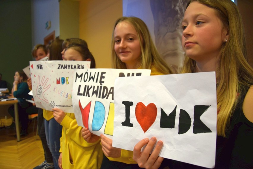 Protest przeciwko likwidacji Młodzieżowego Domu Kultury na...