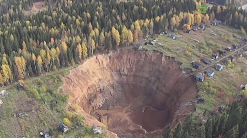 Rosja: Niezwykłe zdjęcia gigantycznej dziury w ziemi...