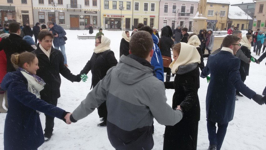 Polonez w wykonaniu maturzystów z Żywca