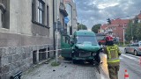 Lębork. Bus uderzony przez vw passata omal nie potrącił pieszych  