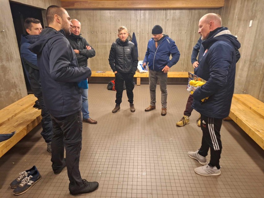 Legendarny bramkarz futbolowej reprezentacji Wysp Owczych Jens Martin Knudsen kibicuje Industrii Kielce. Dostał koszulkę mistrzów Polski