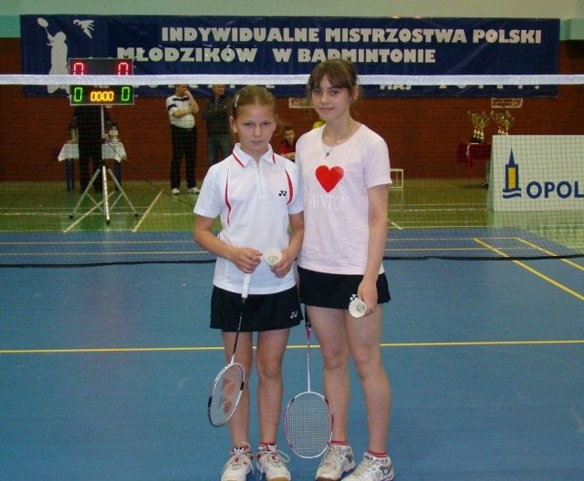 Wiktoria Dąbczyńska (z lewej) i Zuzanna Glijer, dwie suchedniowianki zmierzyły się ze sobą w finale gry pojedynczej dziewcząt.