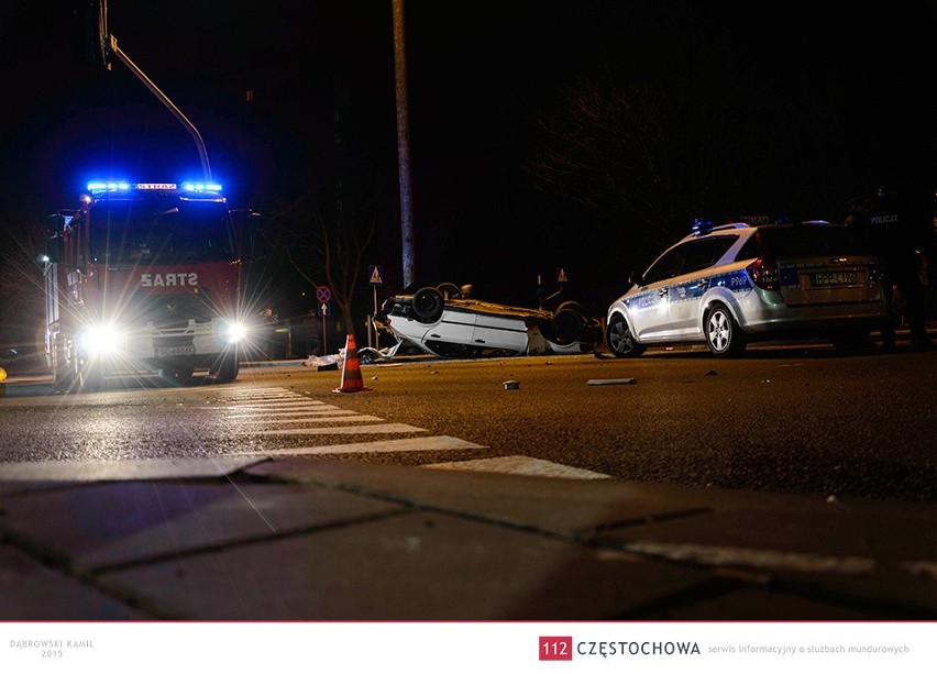 Samochód dachował w Częstochowie. Kierowca wyszedł z wypadku praktycznie bez szwanku