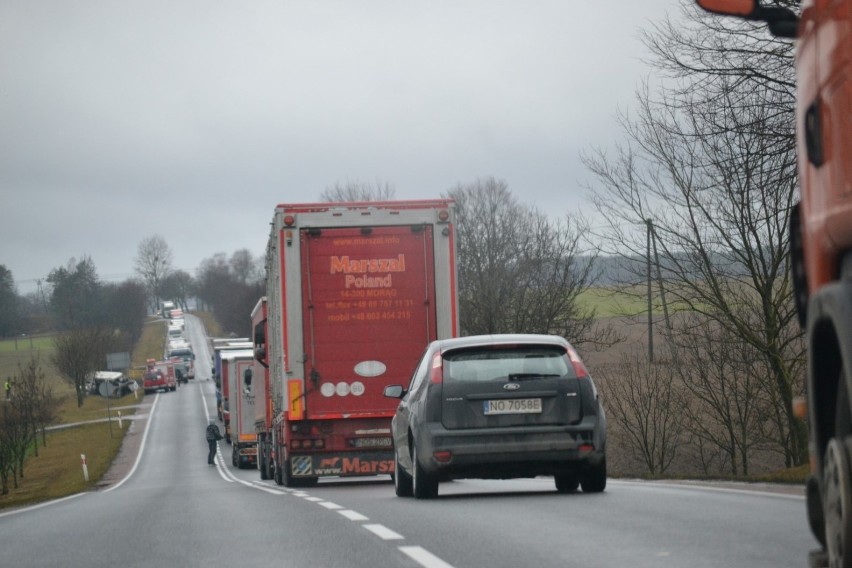 Śmiertelny wypadek z udziałem busa i samochodu ciężarowego w...